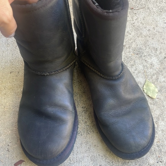 UGG Black Classic leather black boots 8M little wear matte retails $199 - Picture 7 of 10